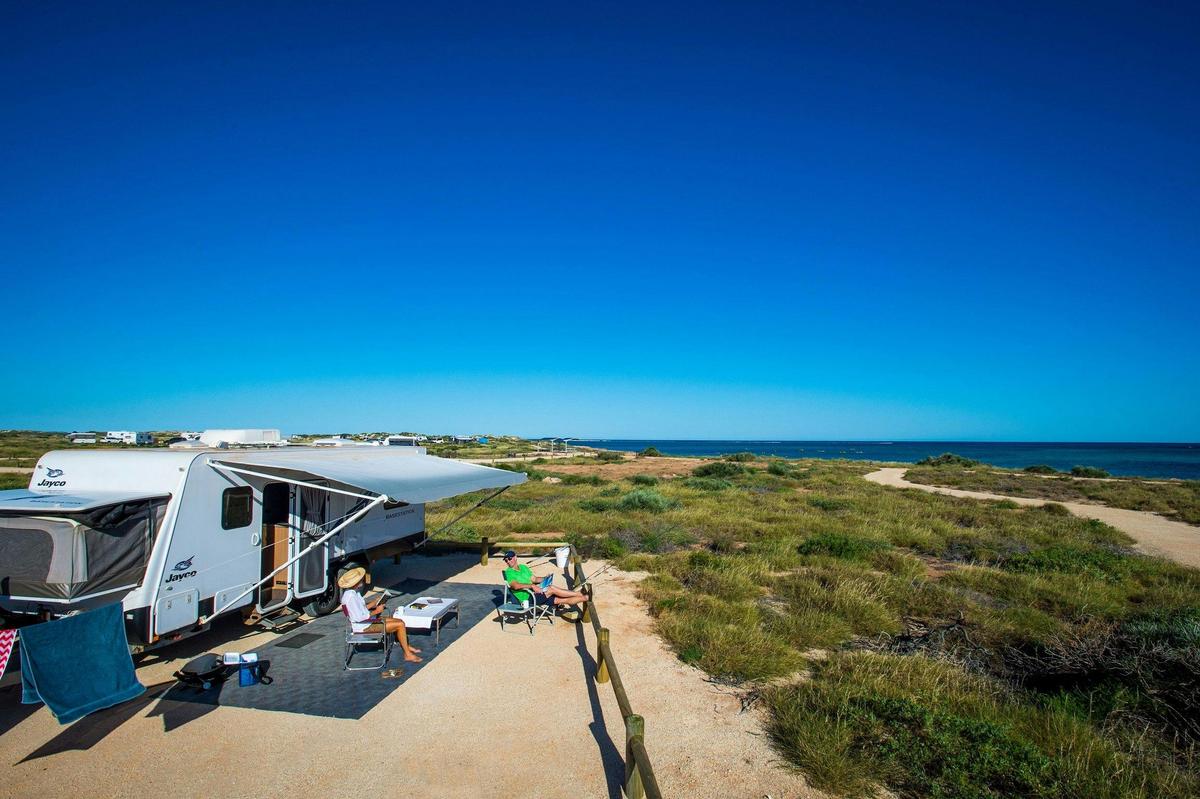 Camping by the shores of the Ningaloo Reef lagoon in the Cape Range National Park
