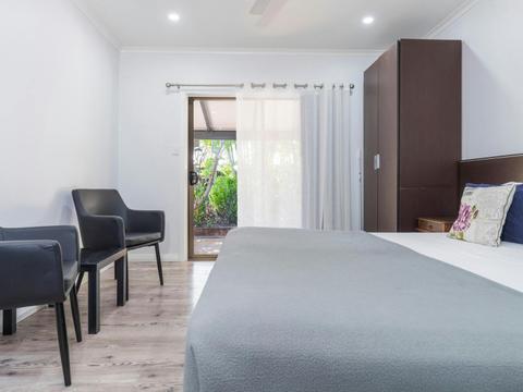 Courtyard Room