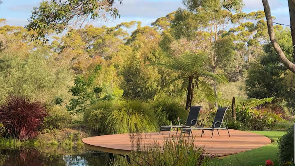 Lakeside Garden Chalet