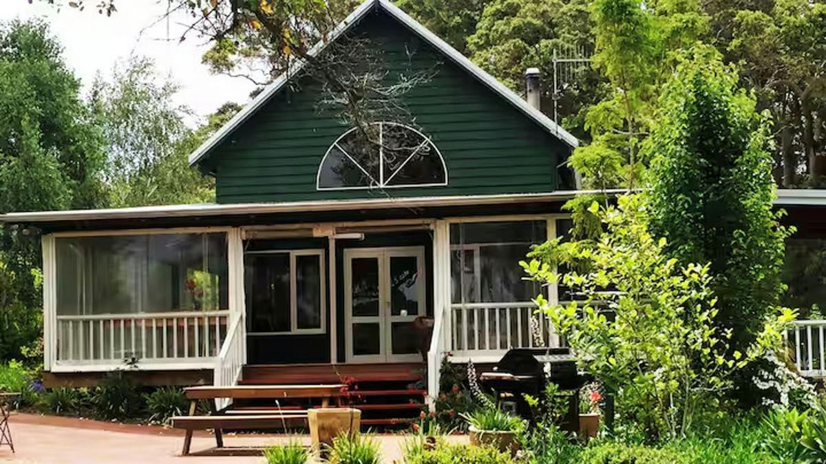 Lakeside Garden Chalet