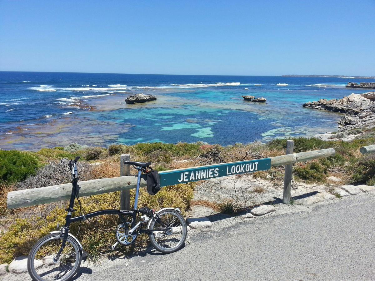 Wave Rock, Pinnacles and Rottnest Day Tour