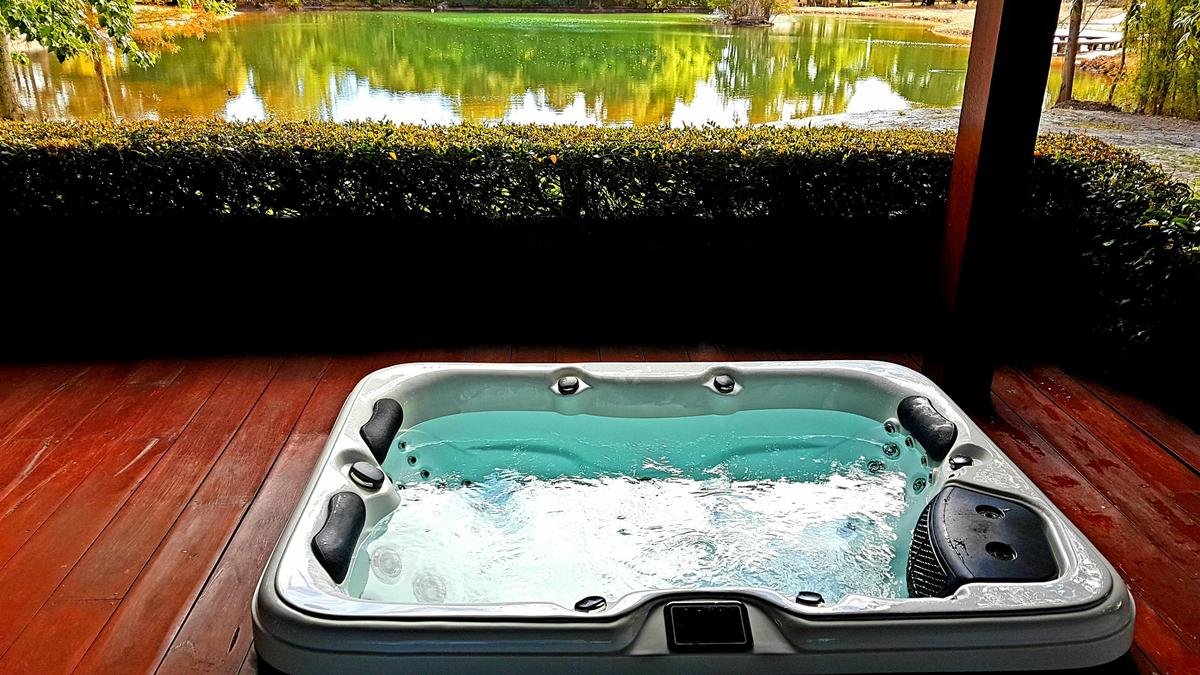 Lakehouse Spa Villa
