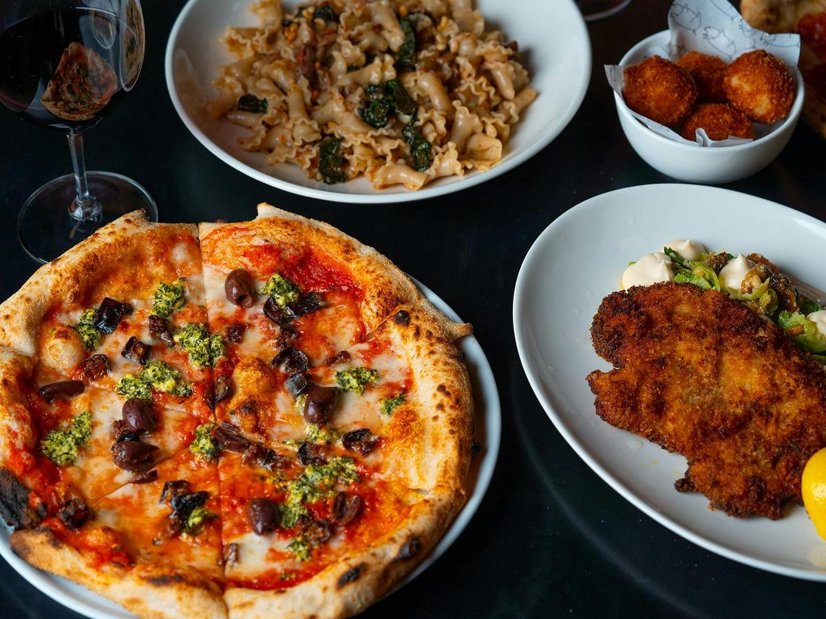 Dining at Lalla Rookh