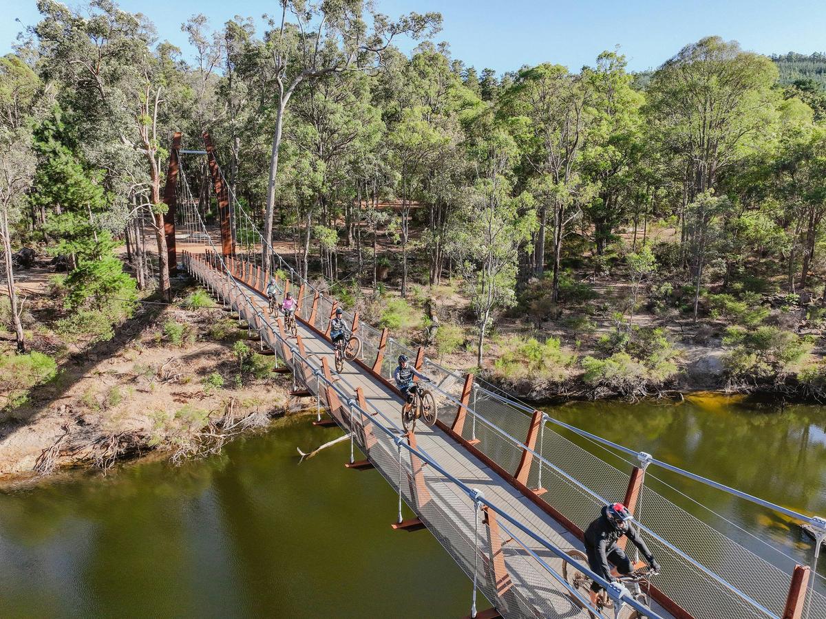 Mountain Bike over the Dwaarlindjirrap Bridge in Lane Poole Reserve linking to the Munda Biddi