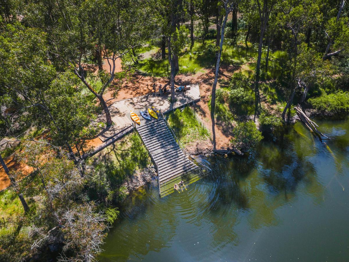 Aerial image of entry facilities at Dwaarlindjirraap at Lane Poole Reserve for kayak and swimmers