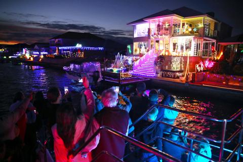 Christmas Lights Cruise - One Hour