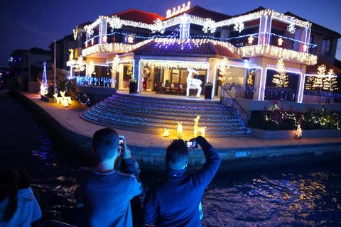 Christmas Lights Cruise - One Hour