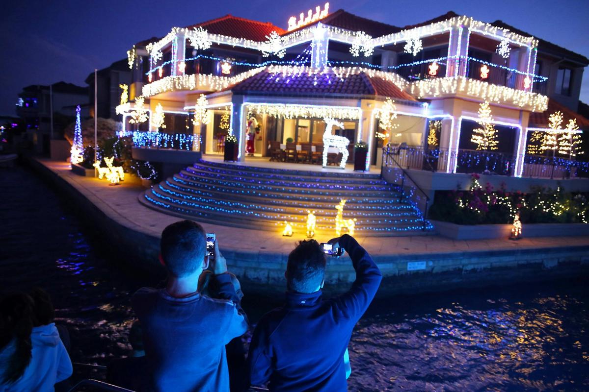 Christmas Lights Cruise - One Hour