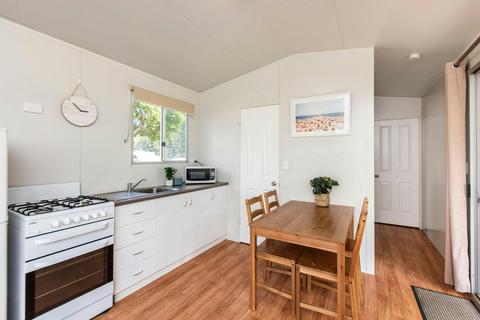 Deluxe Family Cabin (6)