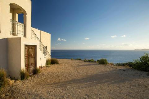 Casa Lejano