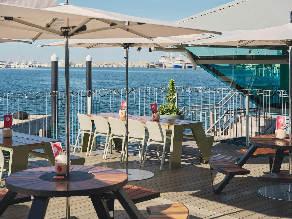 Deck Bar