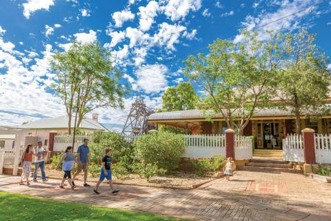 Kalgoorlie, Esperance, Albany, Margaret River, Fremantle 12-Day Tour