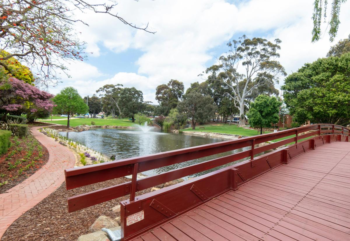 Minnawarra Park's Red Bridge