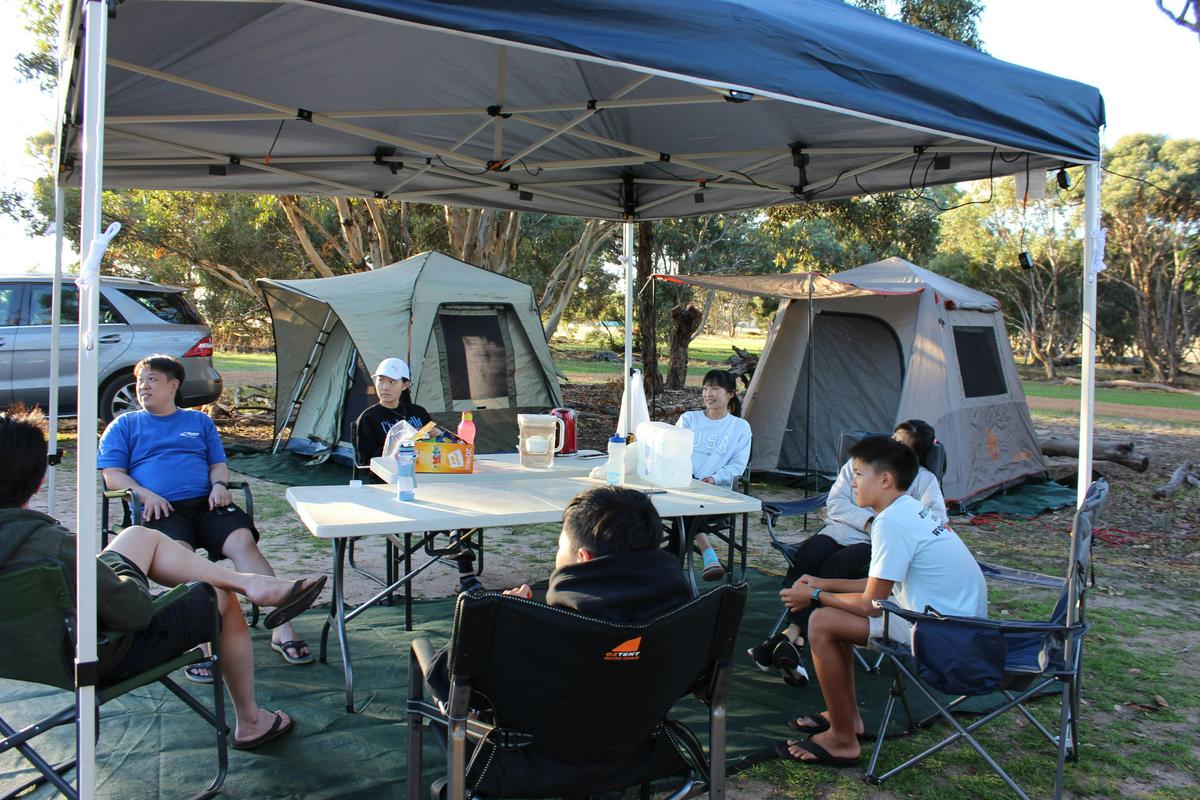Family get-togethers - Mt Trio Bush Camp & Caravan Park powered sites Stirling Range Aust South West