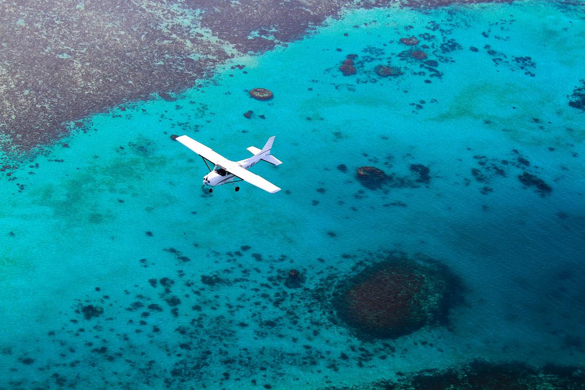 Scenic flights over Ningaloo Reef