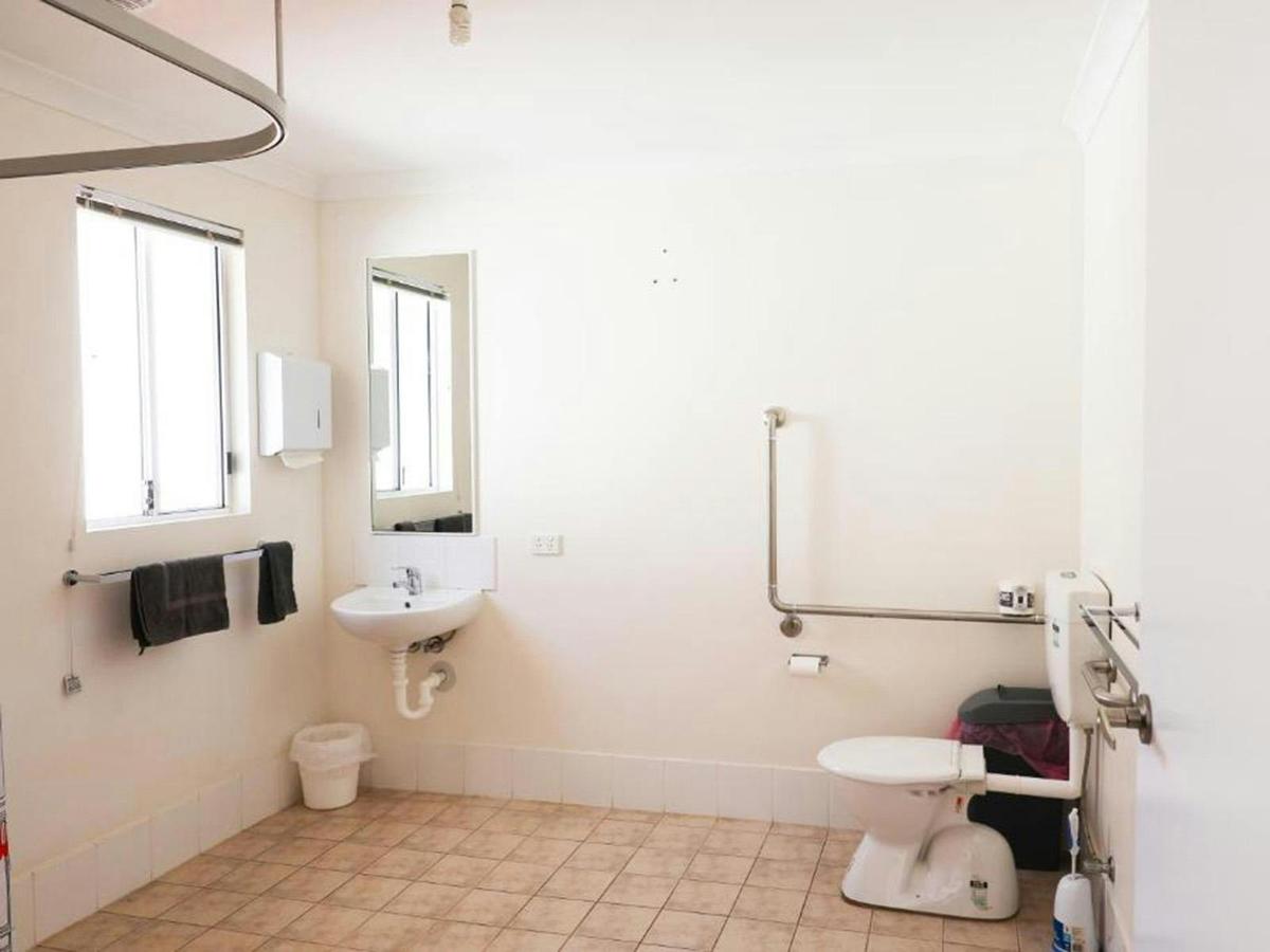 Bathroom - Double Cabin (Wheelchair Accessible)