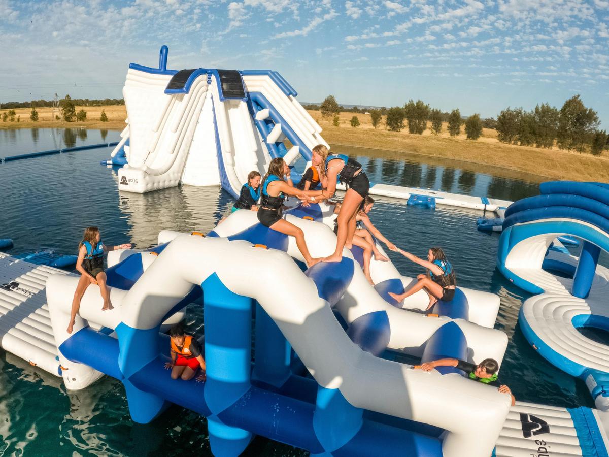 Over 200 different interconnecting obstacles!