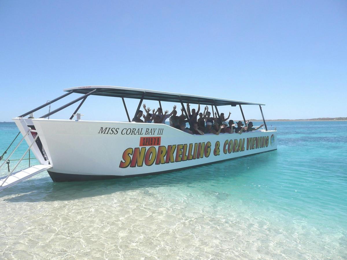 Glass bottom boat - Miss Coral Bay III
