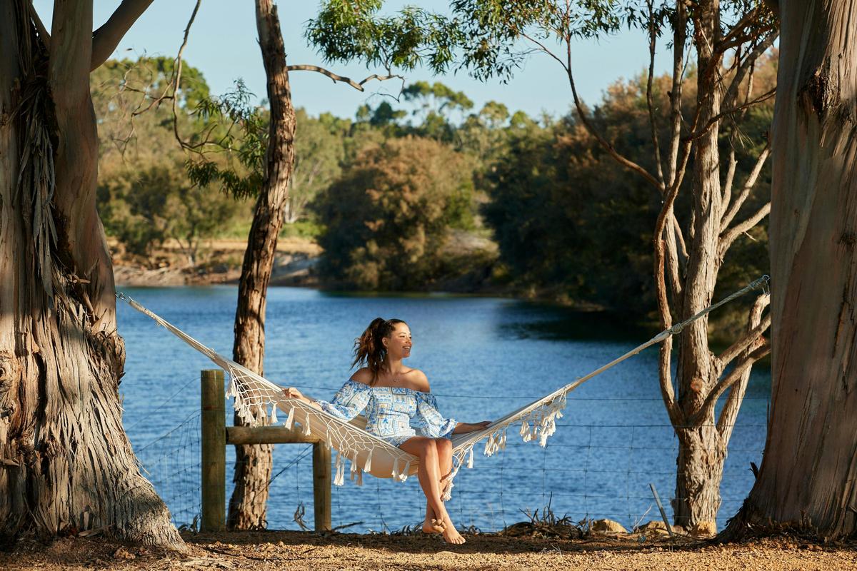 Lakeside Glamping Bungalow