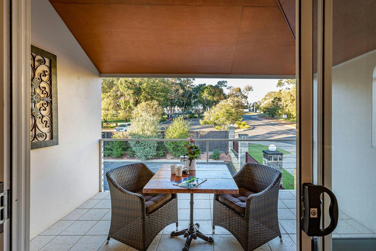Balcony King Spa Room