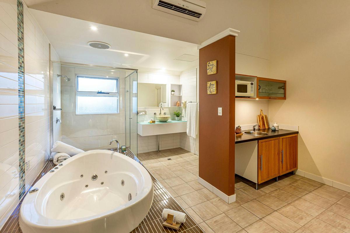 Upstairs King Spa Studio