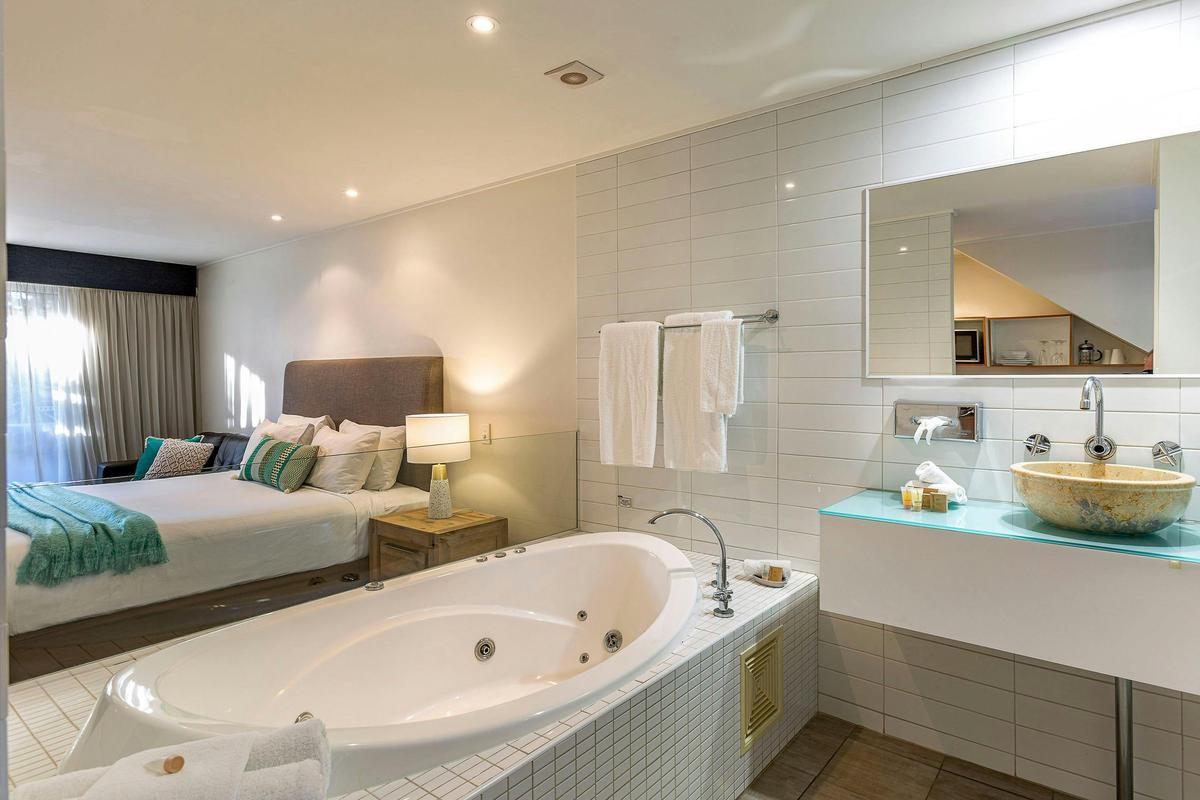 Courtyard King Spa Studio