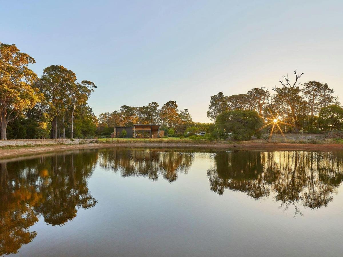 Passel Estate Tasting Room building with lake view.