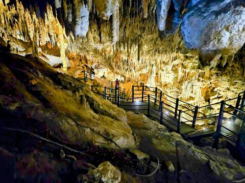 Busselton Jetty, Ngilgi Cave, Tree Top Walk and the Gap - Two days, one night