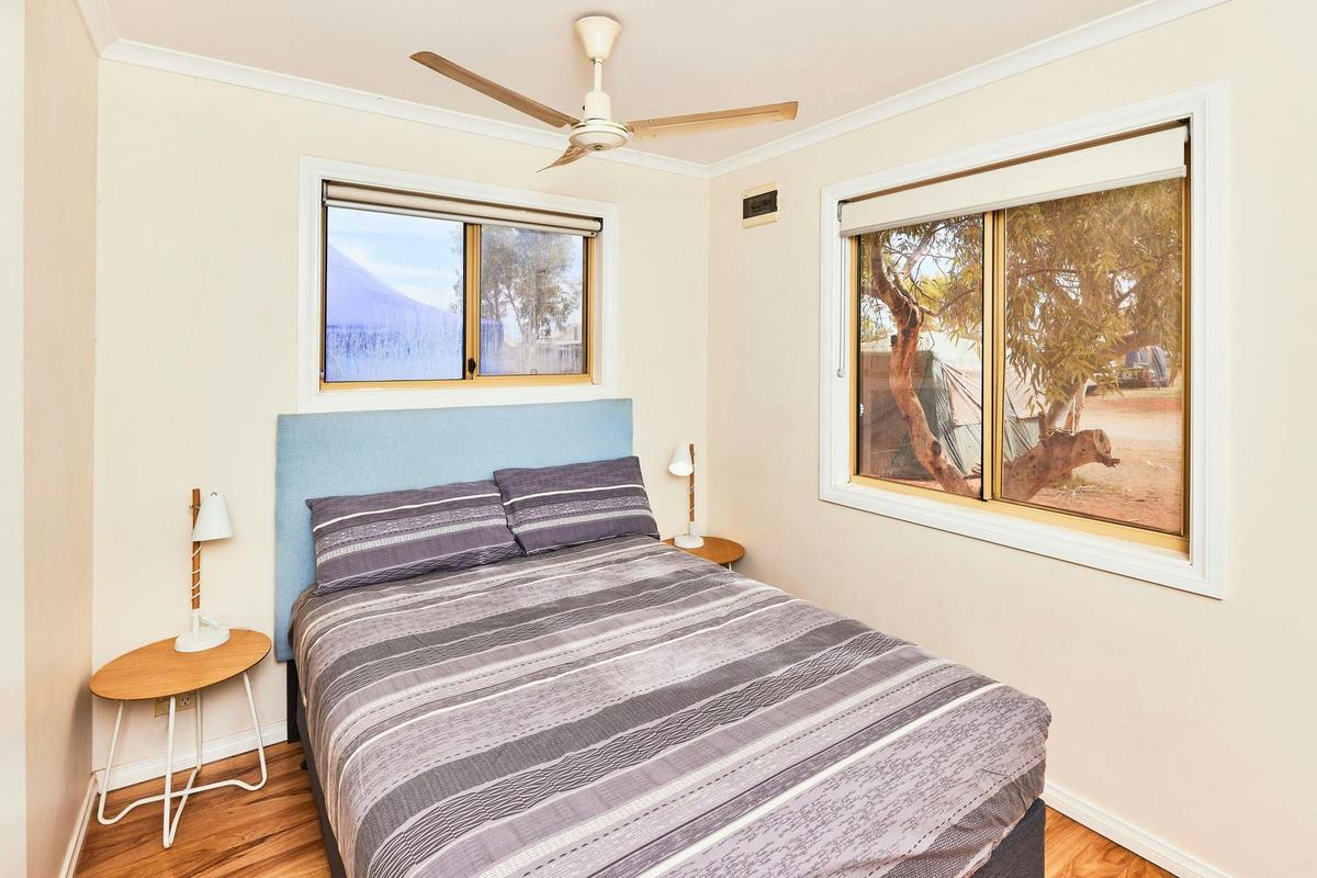 2 Bedroom Budget External Bathroom