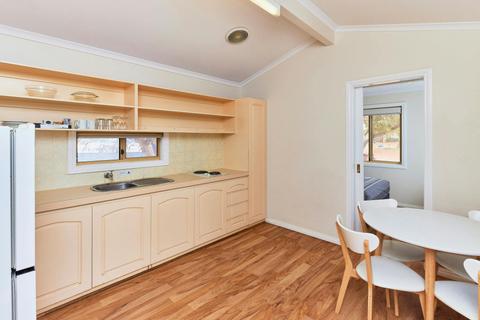 2 Bedroom Budget External Bathroom