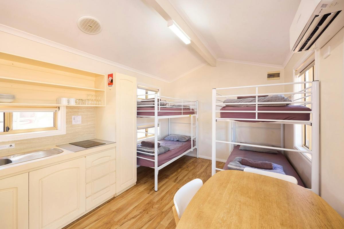 1 Bedroom Family External Bathroom
