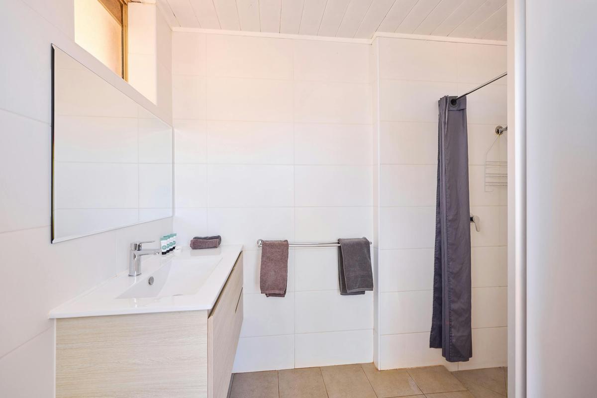 1 Bedroom Family External Bathroom