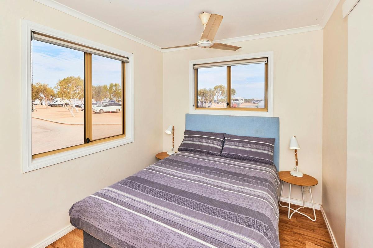 2 Bedroom Budget External Bathroom