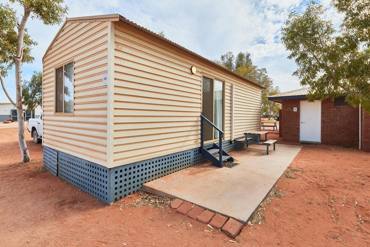 2 Bedroom Budget External Bathroom