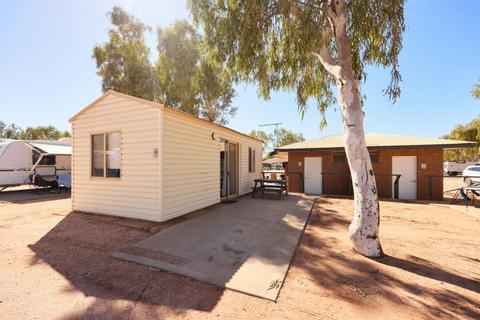 1 Bedroom Family External Bathroom