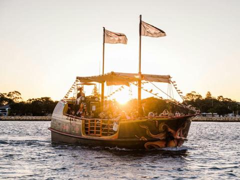 1.5 Hour Sundowner Cruise