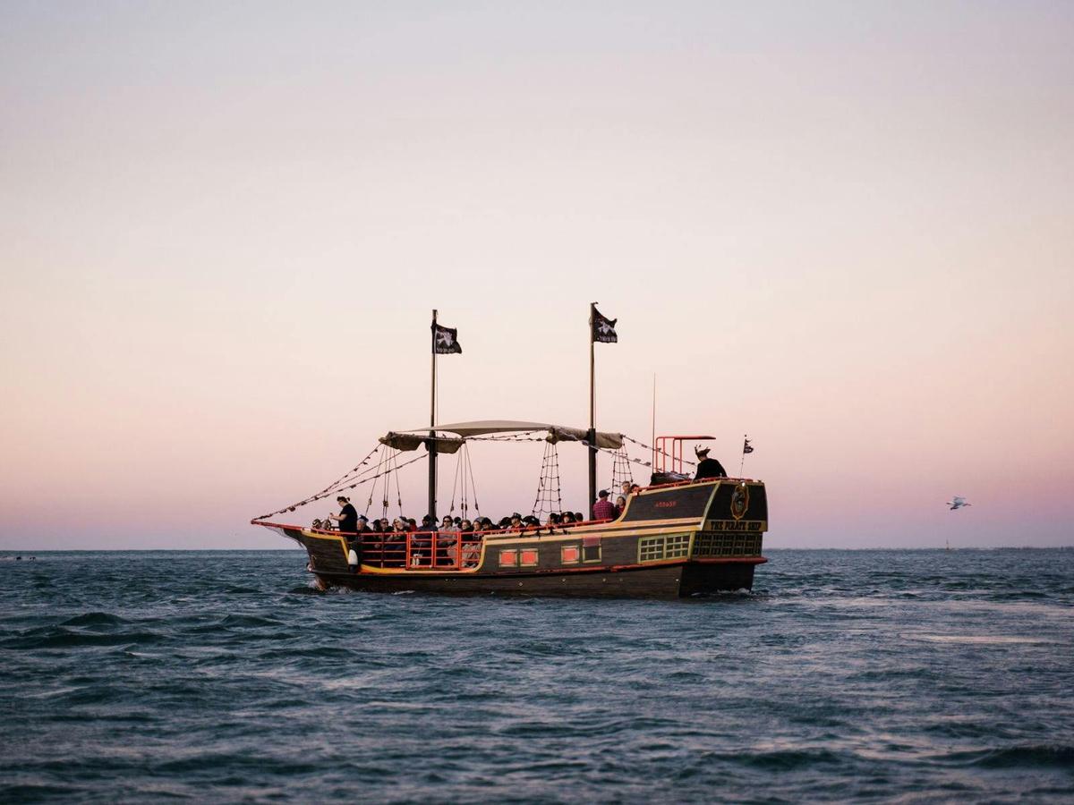 1.5 Hour Sundowner Cruise