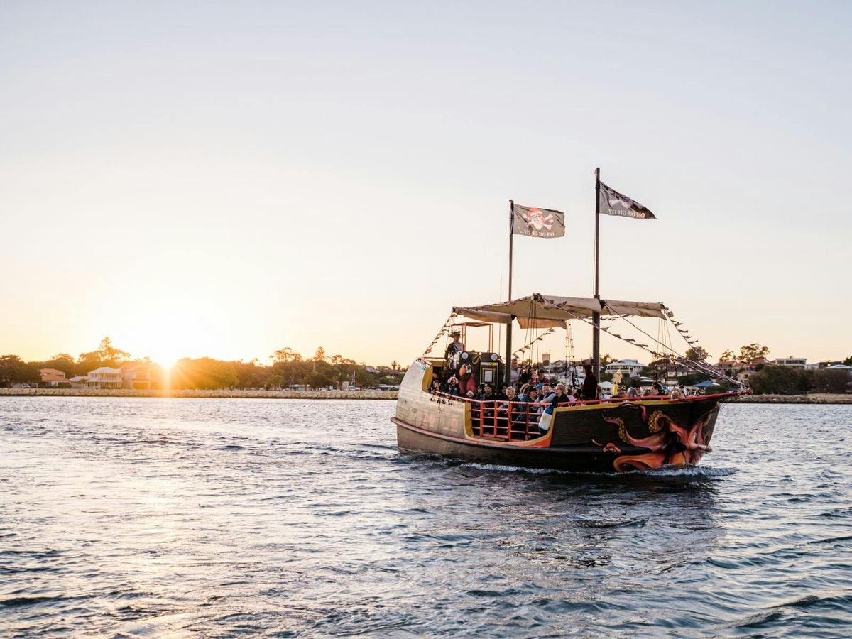 1.5 Hour Sundowner Cruise
