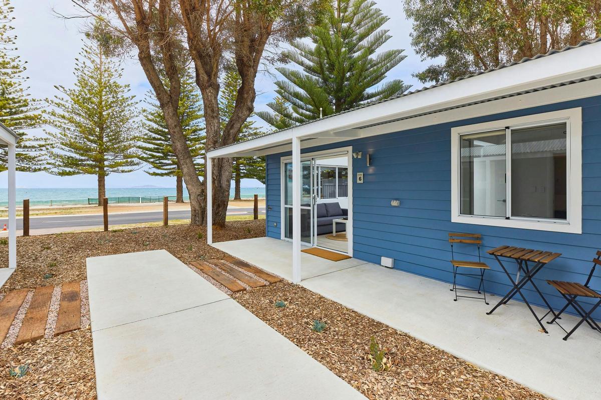 One Bedroom Bay Studio