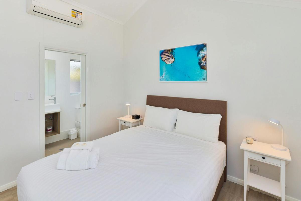 One Bedroom Bay Studio