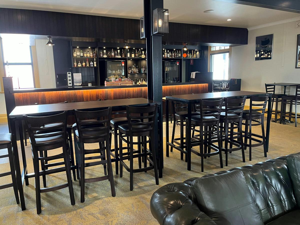 Bar 1891 High Tables
