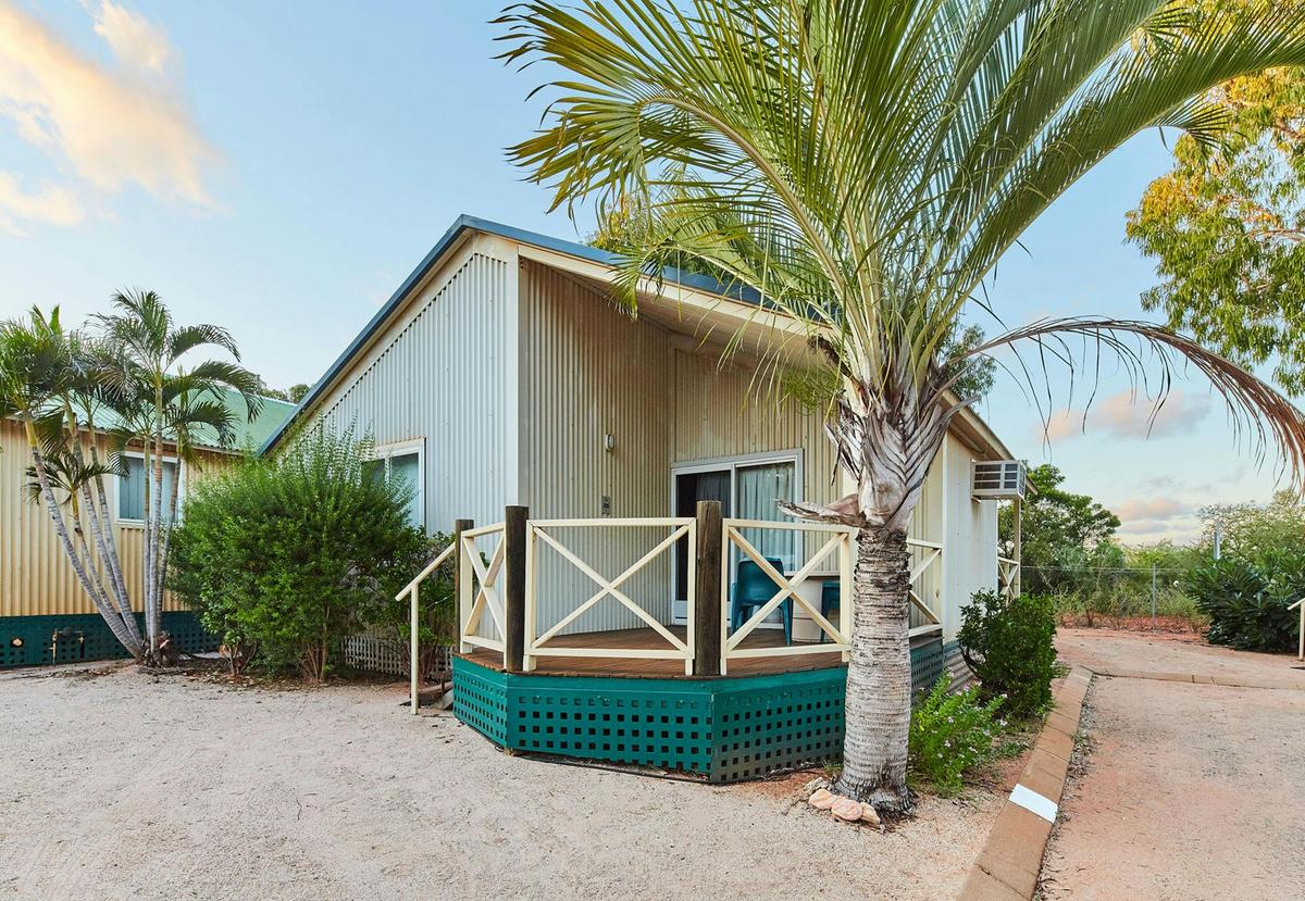 2 Bedroom Queen Cabin - Sleeps Four