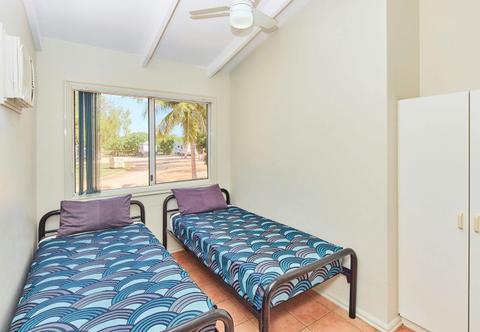 2 Bedroom Cabin - Sleeps Five