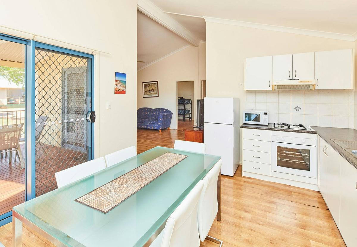 2 Bedroom Cabin - Sleeps Six