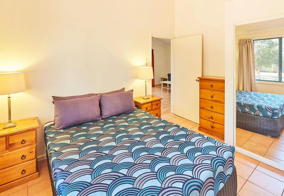 2 Bedroom Cabin - Sleeps Six
