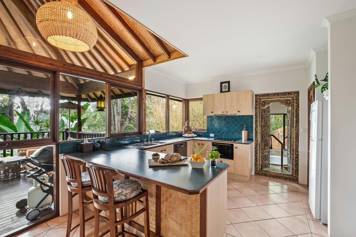 Fully equipped kitchen