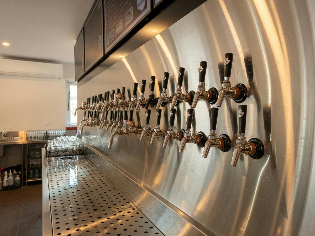 Rocky Ridge Busselton’s 40 taps of fresh beer, brewed just down the road in Jindong.