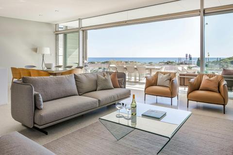 Beach House - 4 Bedroom