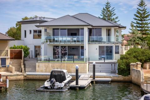 Sanctuary Cove