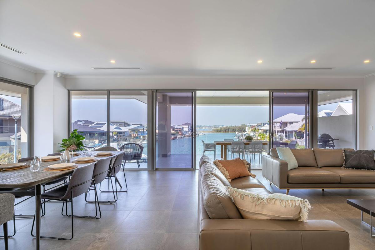 Sanctuary Cove I Open Plan Living